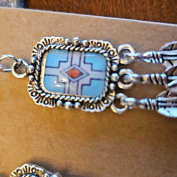 Antiqued Silver Tone Boho Southwestern Earrings - Picture 4 of 4
